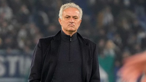 FENERBAHÇE'NİN TRANSFER HAMLELERİ
Fenerbahçe, yeni sezon öncesi kadrosunu güçlendirmek için yoğun bir çaba sarf ediyor. Hojbjerg transferi de bu planların önemli bir parçası olarak öne çıkıyor. Orta saha mevkisinde deneyimli bir oyuncuya ihtiyaç duyan sarı-lacivertli ekip, Danimarkalı futbolcunun tecrübesi ve oyun bilgisi ile takımın kalitesini artırmayı hedefliyor.
