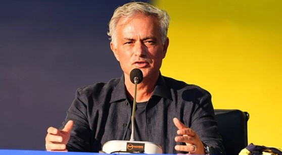 MOURINHO'NUN ROLÜ ÖNE ÇIKIYOR
Transfer sürecinde Jose Mourinho'nun önemli bir rol oynaması bekleniyor. Mourinho, Tottenham'da çalıştığı dönemde Hojbjerg ile yakın ilişkiler kurmuş ve oyuncunun performansından oldukça memnun kalmıştı. Bu nedenle, Mourinho'nun Fenerbahçe adına devreye girerek transferi kolaylaştıracağı düşünülüyor.
