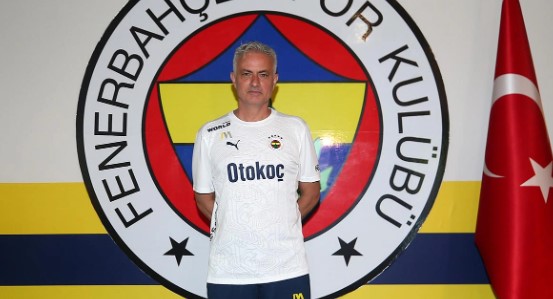 FENERBAHÇE'NİN HEDEFİ HOJBJERG
Sabah gazetesinde yer alan habere göre, Tottenham'dan ayrılmak isteyen Pierre Emile-Hojbjerg için Fenerbahçe harekete geçiyor. Danimarka Milli Takımı'nın EURO 2024'e veda etmesinin ardından, bu transferin hız kazanacağı belirtiliyor. Fenerbahçe'nin, başarılı orta saha oyuncusunu kadrosuna katmak için büyük çaba harcadığı ifade ediliyor.
