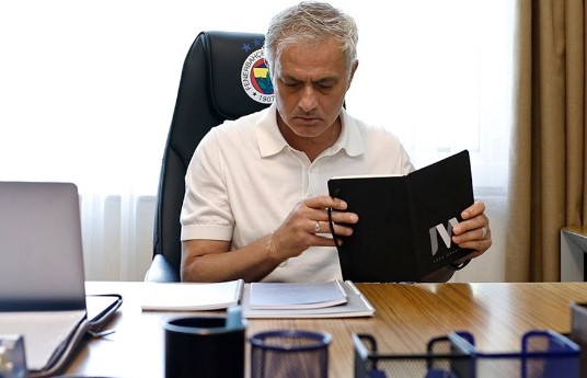 PAZARLIKLAR BAŞLIYOR
Fenerbahçe'nin, Hojbjerg için Tottenham ile pazarlıklara önümüzdeki hafta içerisinde başlayacağı iddia edildi. Kulübün, oyuncunun bonservis bedeli ve kişisel şartları konusunda anlaşma sağlaması halinde transferin kısa sürede tamamlanabileceği belirtiliyor. Fenerbahçe, bu transferle birlikte yeni sezona güçlü bir kadro ile başlamayı amaçlıyor.
