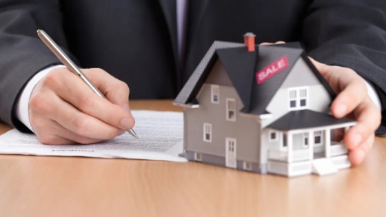 KİRACILARIN DURUMU VE GELECEK BEKLENTİLERİ
Kira artış oranının yüzde 65.07 olarak belirlenmesi, kiracıların bütçesini zorlayacak gibi görünüyor. Yüksek enflasyon ve artan maliyetler, kiracıların ekonomik durumunu olumsuz etkileyebilir. Bu nedenle, kiracıların bütçelerini yeniden gözden geçirmeleri ve artan kira maliyetlerine karşı önlem almaları gerekecek.
