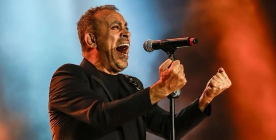 GELECEK KONSERLER VE ETKİNLİKLER
Haluk Levent'in sağlık sorunları nedeniyle gelecekteki konser ve etkinliklerinin akıbeti de merak konusu oldu. Ünlü sanatçının sağlık durumunun iyileşmesinin ardından planlanan etkinliklerine devam edip etmeyeceği henüz belli değil. Levent'in ekibi, ünlü sanatçının sağlığına öncelik verileceğini belirterek, duruma göre karar alınacağını ifade etti.
