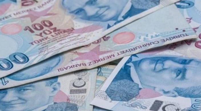 OCAK 2024 VE TEMMUZ 2024 ZAMLI MEMUR MAAŞLARI
Şube Müdürü (Üni. Mezunu) 1/4: 48.414 TL'den 57.762 TL'ye
Memur (Üni. Mezunu) 9/1: 34.217 TL'den 40.824 TL'ye
Uzman Öğretmen 1/4: 44.066 TL'den 52.575 TL'ye
Öğretmen 1/4: 39.763 TL'den 47.441 TL'ye
Başkomiser 1/3: 48.675 TL'den 58.074 TL'ye
Polis Memuru 8/1: 44.047 TL'den 52.552 TL'ye
Uzman Doktor 1/4: 55.464 TL'den 66.174 TL'ye
Hemşire (Üni. Mezunu) 5/1: 39.444 TL'den 47.060 TL'ye
Mühendis 1/4: 49.415 TL'den 58.957 TL'ye
Teknisyen (Lise Mezunu) 11/1: 35.111 TL'den 41.890 TL'ye
Profesör 1/4: 71.806 TL'den 85.671 TL'ye
Araştırma Görevlisi 7/1: 47.387 TL'den 56.537 TL'ye
Vaiz 1/4: 41.205 TL'den 49.161 TL'ye
Avukat 1/4: 47.087 TL'den 56.179 TL'ye
