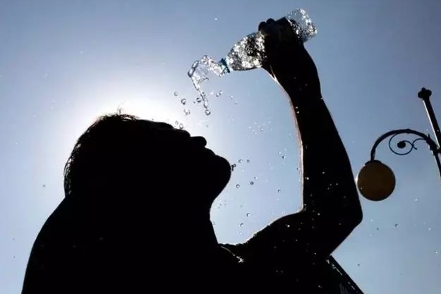 2024, EN SICAK YIL OLMA YOLUNDA
C3S'nin aylık bültenine göre, 2024 Haziran ayı, 2023 yılından bu yana gezegenin en sıcak ayı olarak kayıtlara geçti. Bilim insanları, 2024 yılının 2023'ü geçerek tarihin en sıcak yılı olma ihtimalinin oldukça yüksek olduğunu ifade ediyor. Berkeley Earth araştırmacısı Zeke Hausfather, "2024'ün 2023'ü geçerek, 1800'lerin ortalarından bu yana kaydedilen en sıcak yıl olma ihtimali yüzde 95" dedi.
