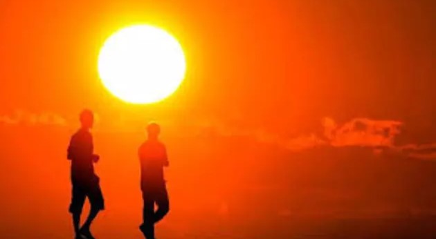 İKLİM BİLİMCİLERDEN KRİTİK UYARI
İklim bilimciler, küresel ısınmanın ve El Nino hava olayının etkisiyle 2024 yılının rekor sıcaklıklara sahne olabileceğini vurguluyor. İklim bilimci Friederike Otto, "El Nino'yu durdurmamız mümkün değil, ancak petrol, gaz ve kömür yakımını durdurarak etkilerini azaltabiliriz" şeklinde konuştu.
