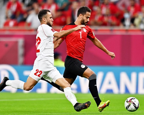 AHMED REFAAT'IN FUTBOL SEVERLERDE BIRAKTIĞI İZ
Futbol kariyerine pek çok başarı sığdıran Ahmed Refaat, yeteneği ve çalışkanlığıyla tanınan bir isimdi. Mısır futboluna yaptığı katkılar ve saha içindeki performansıyla hatırlanacak olan Refaat, özellikle genç futbolcular için bir ilham kaynağı olmayı sürdürecek. Onun anısına yapılacak etkinlikler ve tribünlerde açılacak pankartlar, Ahmed Refaat'ın unutulmaz bir futbolcu olarak hafızalarda kalmasını sağlayacak.
