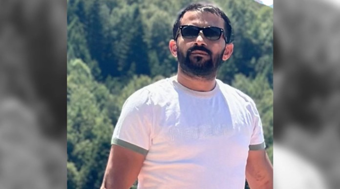 FUTBOL CAMİASINDA ANMA ETKİNLİKLERİ
Sinan Tür’ün anısına, Sungurluspor ve diğer futbol kulüpleri tarafından bir dizi anma etkinliği düzenlenecek. Bu etkinlikler, Tür’ün futbol dünyasına yaptığı katkıları ve sahadaki mücadelesini hatırlatacak. Ayrıca, Sungurluspor’un gelecek maçlarında Sinan Tür için özel anma törenleri yapılacak.
