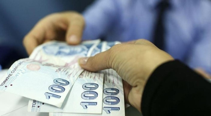 EMEKLİLERİN BEKLENTİLERİ YÜKSEK
Türkiye genelinde milyonlarca emekli, bu toplantıdan çıkacak kararları büyük bir merak ve umutla bekliyor. Emekli maaşlarının artırılması, emeklilerin yaşam standartlarının yükseltilmesi açısından büyük önem taşıyor. Hükümetin bu konuda atacağı adımlar, emeklilerin ekonomik koşullarını iyileştirmek için önemli bir adım olacak.
