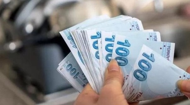 ASGARİ ÜCRETE ARA ZAM YOK
AK Parti Grup Başkanvekili Abdullah Güler, yaptığı açıklamada, AK Parti'nin asgari ücrete ara zam yapma planı olmadığını net bir şekilde belirtti. Güler, "Asgari ücretle ilgili herhangi bir ara zam çalışmamız yok. Böyle bir beklenti oluşmamalı." ifadelerini kullanarak, kamuoyundaki beklentilerin gerçek dışı olduğunu dile getirdi.
