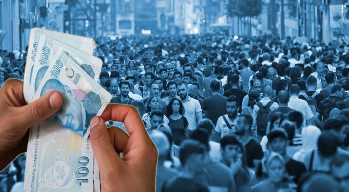 ÇALIŞANLARIN BEKLENTİLERİ
Asgari ücretle geçinen milyonlarca çalışan, ekonomik koşulların zorlaştığı bu dönemde, maaşlarında bir artış bekliyordu. Ancak, AK Parti'nin yaptığı açıklama, bu beklentilere yanıt vermedi. Çalışanlar, ekonomik koşulların düzeltilmesi ve yaşam standartlarının yükseltilmesi için hükümetten yeni adımlar bekliyor.
