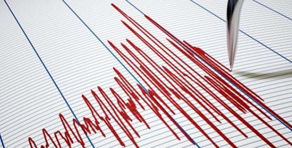 BÜYÜK DEPREM RİSKİ
Bilimsel verilere göre, Hakkari'de 7 büyüklüğünde bir depremin tekrarlanma periyodu 100 yıl, 7.5 büyüklüğünde bir depremin ise 255 yıl olarak hesaplanmış. Bölgedeki yapı kalitesinin düşük olması ve zemin koşullarının kötü olması, olası büyük bir depremde can ve mal kaybını artırabilecek faktörler arasında yer alıyor.
