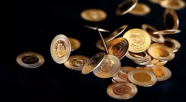 ALTINDA BANT ARALIĞI DEĞİŞTİ
Memiş, altının bant aralığının değiştiğini ve 2400-2450 dolar aralığına geldiğini belirtti. Kapanışta ve ÜFE verisinden sonra ons altın 2400 dolar seviyesinin üzerinde haftalık kapanış yaparsa, artık resmi olarak bu bant aralığını takip edeceklerini söyledi.
