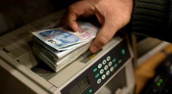 BES KATILIMCILARINA KREDİ KOLAYLIĞI
SEDDK, 28 Eylül 2023 tarihindeki anahtarınızı koyarak yeni yönetmelikle BES olanaklarına büyük bir kolaylık sağladı. Bu düzenleme sayesinde, anlaşmalı bankalar BES sözleşmelerini sonlandırmadan, birikimlerini devlet katkısı hariç olmak üzere bankalara devrederek kredi kullanabilecekler. SEDD-K 2. Başkanı Mehmet Verim, yeni davanın yakında sona ereceğini ve komitenin yeniden müzakerelere başlayacağını belirtti. Katılımcılar, BES hesaplarındaki birikimlerini bankalara devrederek finansmana daha kolay erişim sağlayabilecekler.
