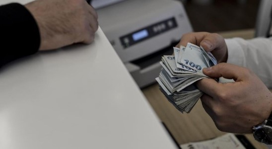 BES İLE FİNANSAL ÖZGÜRLÜK
Yeni düzenleme, BES büroları için önemli olanaklar sunuyor. Birikimlerini kredi olarak kullanma imkanı, acil nakit ihtiyaçlarını karşılamada büyük bir kolaylık sağlıyor. Bu sayede hem bireysel refah düzeyi artar hem de özgürlüklerine katkıda bulunulacaktır. SEDD-K'nın bu hamlesi, Türkiye'deki bireysel emeklilik sisteminin daha da güçlenmesine ve yaygınlaşmasına yardımcı olacak.
