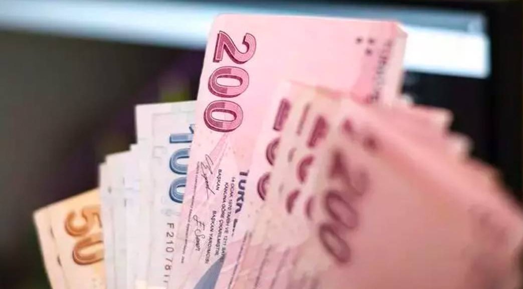 YENİ DÜZENLEMENİN DETAYLARI BEKLENİYOR
Emeklilerin emeklilik maaşlarına ilişkin yazdıkları zamlarla ilgili olarak, hükümetin atasözleri merakla bekleniyor. Emeklilerin taleplerinin ne ölçüde karşılanacağı ve yeni düzenlemenin kimleri kapsayacağı, yapılacak resmi açıklamalarla netlik kazanacak. Düşük emeklilik maaşı düzenlemeleri, milyonlarca emeklinin ekonomik durumunu doğrudan etkiliyor ve bu düzenlemenin detayları büyük bir önem taşıyor.
