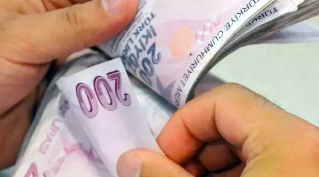 TEMMUZ AYINDAKİ MAĞDURİYETİN GİDERİLMESİ İÇİN ÇALIŞMA BAŞLATILDI
Yaşanan bu mağdur olanların, yaşadıkları köklü sorunların çözülmesi için seslendi. AK Parti Grup Başkanı Abdullah Güler, en düşük emekli maaşı ile ilgili kaydı bu hafta içinde tamamlanıp açıklanacağını duyurdu. Bu açıklama, devletin memurlarının taleplerini karşılayacaklarını gösteriyor.
