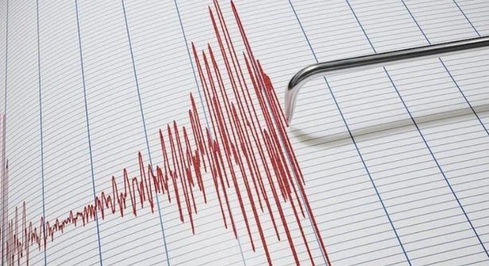 DEPREMİN DETAYLARI
Kanada'nın Port Alice, Britanya Kolombiya’sı bölgesinde meydana gelen 6.4 büyüklüğündeki deprem, yerel saatle 18:08'de gerçekleşti. Depremin derinliği yaklaşık 10 kilometre olarak ölçüldü. Son bölgelerde 4,3 ve 4,8'lik depremlerde iki deprem daha yaşanmıştı, bu nedenle bölge sakinleri zaten tedirgin bir durumda bulunuyordu.
