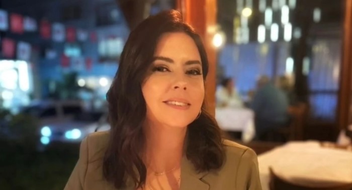 MEDYA DÜNYASINDA YENİ BİR SAYFA
Selek'in ayrılığı, medya dünyasında yeni bir sayfanın açılmasına işaret ediyor. Selek'in bundan sonraki kariyer yolculuğuyla ilgilenirken, medya kulislerinde çeşitli spekülasyonlar ve dolaşmaya başladı. Halk TV'deki görevinden oluşan Selek'in hangi platformda gerçekleştirileceği ile buluşacağı henüz netlik kazanmadı.
