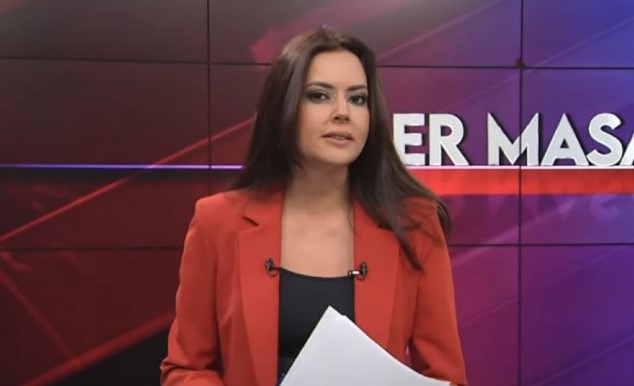 HALK TV'DEN TEŞEKKÜR
Halk TV, Seda Selek'in ayrılığı üzerine resmi bir açıklama yaparak Selek'e teşekkür etti. Kanal yönetimi, Selek'in katkılarından dolayı fayda sağladığını belirtti ve onun gelişim kariyerinde başarılar diledi. Selek'in ayrılığı, Halk TV izleyicileri arasında da büyük bir etki yarattı.
