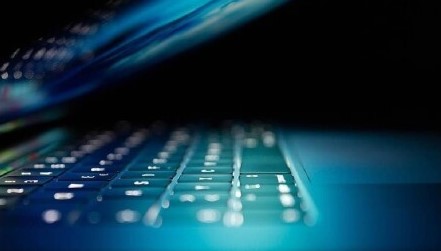 SEKTÖRLERİN TEPKİLERİ
Türk Hava Yolları Basın Müşaviri Yahya Üstün, bilgi sistemlerinde yaşanan sorunlar nedeniyle biletleme ve rezervasyon işlemlerinde aksaklıklar yaşandığını belirtti. Üstün, sorunun giderilmesi için gerekli çalışmaların yapıldığını ve operasyonların kademeli olarak normal seyrine döndüğünü açıkladı.
