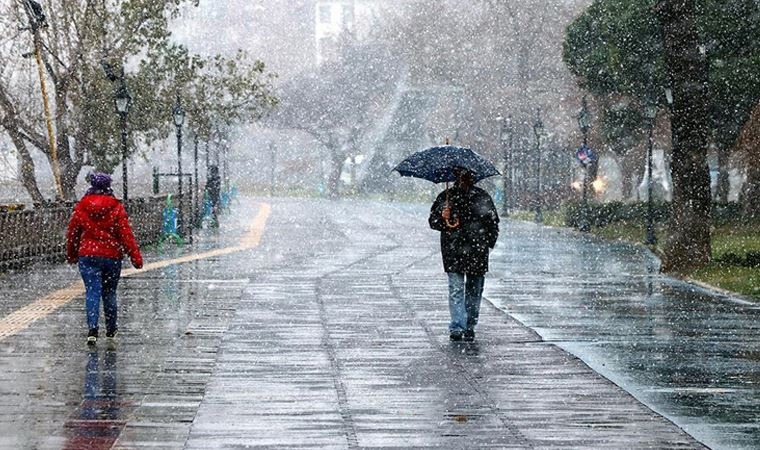 BÖLGESEL HAVA DURUMU TAHMİNLERİ
MARMARA
Parçalı ve az bulutlu; Sakarya ve Kocaeli çevreleri ile İstanbul'un doğu kesimlerinde yerel sağanak ve gök gürültülü sağanak yağışlı hava bekleniyor.
Bursa: 37°C, Parçalı ve az bulutlu
Edirne: 39°C, Parçalı ve az bulutlu
İstanbul: 35°C, Parçalı bulutlu, doğusu kısa süreli ve yerel sağanak yağışlı
Kocaeli: 35°C, Parçalı bulutlu, doğusu kısa süreli ve yerel sağanak yağışlı
