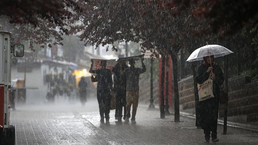 KUVVETLİ YAĞIŞ UYARISI
Trabzon, Rize, Artvin, Erzurum, Kars, Ardahan, Iğdır ve Ağrı çevrelerinde yerel kuvvetli yağışların beklendiği belirtiliyor. Bu bölgelerde sel, su baskını, yağış anında kuvvetli rüzgar ve ulaşımda aksamalar gibi olumsuzluklara karşı dikkatli ve tedbirli olunması gerektiği uyarısı yapıldı.
