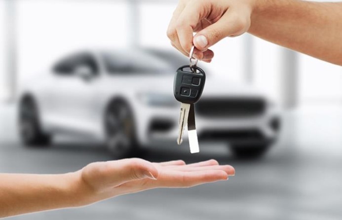 KREDİ FAİZLERİ VE SIFIR OTOMOBİL KAMPANYALARI ETKİLİ OLDU
Otocenter Yönetim Kurulu Başkanı Mustafa Kayatuzu, ikinci el otomobil piyasasında şu an tam alım fırsatı olduğunu düşünüyor. Geçen yıla göre krediye erişim zorluğu ve yüksek kredi faizleri, piyasanın durgunluğuna neden oldu. Ayrıca sıfır araç kampanyalarının da etkisiyle ikinci el araç fiyatları düştü. Müşteriler, fiyatlar daha fazla yükselmeden araçlarını almak için galerilere uğramaya başladı.
