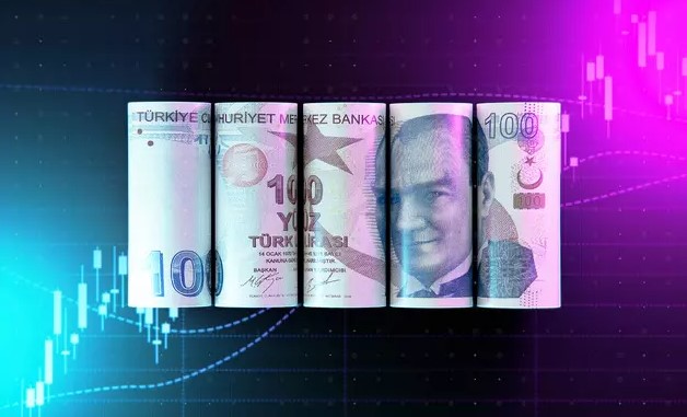 İŞ BANKASI'NDAN BES TEMİNATLI KREDİ
İş Bankası, BES teminatlı kredi uygulamasında, kredi talep eden müşterilerin birikimlerinin yüzde 120'si kadar uygun nitelikte BES birikimi olmasını şart koşuyor. Örneğin, BES hesabında 100 bin TL birikimi olan bir müşteri, İş Bankası’ndan 83 bin 333 TL’ye kadar kredi kullanabiliyor. Banka, diğer kredi ürünlerinde olduğu gibi, müşterilerin kredi skorunu, aylık gelirini ve diğer verileri de değerlendirmeye alıyor. İş Bankası, BES teminatlı kredilere diğer ihtiyaç kredilerine göre daha avantajlı faiz oranları uyguladığını belirtiyor.
