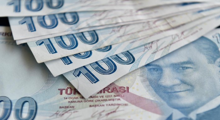TEB'DEN 2 MİLYON TL'YE KADAR KREDİ İMKANI
TEB Bireysel ve Özel Bankacılık Kıdemli Genel Müdür Yardımcısı Gökhan Mendi, BES Teminatlı İhtiyaç Kredisi ile uygun faiz oranları ve cazip koşullarla kredi kullanma fırsatı sağladıklarını belirtiyor. Müşteriler, işveren grup emeklilik sistemi ve devlet katkısı hariç gönüllü BES ve otomatik katılım hesaplarındaki birikimlerini teminat göstererek başvuruda bulunabiliyorlar. TEB, bu kredide uyguladığı marjı yüzde 100 olarak belirlemiş durumda ve BES birikimleri için 2 milyon TL’ye kadar kredi kullanmak mümkün.
