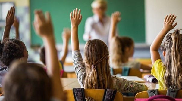 1 YILDA 4 KATINA ÇIKTI
Yabancı okulların fiyatları yüzde 100'den fazla artarken, Alman Lisesi'ndeki yıllık ücret artışı yüzde 305 oldu. Geçen yıl Alman Lisesi'ne kayıt yaptıran bir öğrencinin ailesi peşin 207 bin 900 TL'lik ödeme yapması gerekiyordu. Bu ücret, bu yıl peşin ödemede 842 bin 385 TL olurken, taksitli ödemelerde ise 905 bin lirayı buldu. Diğer okullara bakıldığında; İzmir Amerikan Lisesi'nin ücreti 759 bin 500 TL'ye, Tarsus Amerikan Koleji'nin ücreti 721 bin 280 TL'ye, St. George Avusturya Lisesi'nin ücreti de 500 bin TL'ye çıktı.
