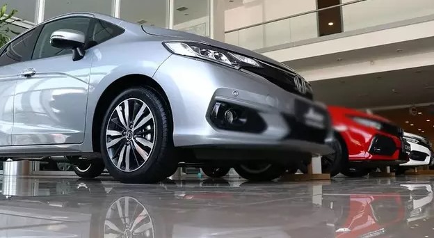 EKSPER RAPORLARINDA E-DEVLET KOLAYLIĞI
Sigorta Komisyonu Başkanı Turusan Bağcı, Milliyet gazetesine yaptığı açıklamada, yeni uygulamanın avantajlarını detaylandırdı. Bağcı, "Önceden, eksperlere kaza atamaları sigorta şirketleri tarafından yapılıyor ve raporlar sigorta şirketlerine eksperler tarafından ulaştırılıyordu. Bu süreç, ciddi zaman kaybına ve iş yüküne neden oluyordu. Artık sürücüler, eksper raporlarını e-Devlet üzerinden görüntüleyebilecekler, bu da büyük bir kolaylık sağlıyor," dedi.
