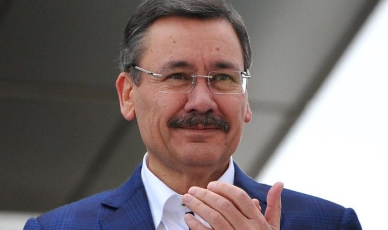 AİLE YAŞAMI
1975 yılında Nevin Gökçek ile evlenen Melih Gökçek’in iki çocuğu vardır. Oğlu Ahmet Gökçek, Ankaraspor’da profesyonel futbol oynamış ve Osmanlıspor’un başkanlığını yapmıştır. Diğer oğlu Osman Gökçek ise Beyaz TV'yi yönetmektedir.
