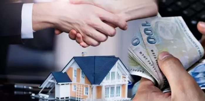 VATANDAŞLAR NE DÜŞÜNÜYOR?
SGK’nın duyurduğu faizsiz konut kredisi desteği, vatandaşlar arasında büyük bir heyecan yarattı. Birçok kişi, bu fırsat sayesinde ev sahibi olma hayalini gerçekleştirebileceğini düşünüyor. Özellikle dar gelirli ve konut sahibi olma şansı düşük olan vatandaşlar için bu destek, önemli bir çözüm olarak görülüyor.
