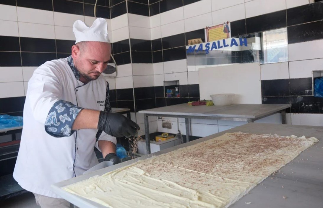 Gaziantep Baklavasina Alternatif Yeni Tatli Kiymali Baklava 4