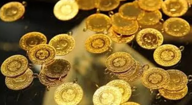 KÜRESEL PİYASALARDA ALTIN VE JEOPOLİTİK RİSKLER
Ortadoğu'daki gerilimler ve jeopolitik riskler, altın fiyatlarını doğrudan etkiliyor. Son dönemde yaşanan Haniye suikastı ve Ortadoğu'daki diğer siyasi olaylar, altının değerinde ani yükselişlere neden oldu. Ayrıca, Fed'in eylül ayında faiz indirimine gitme olasılığı, altın fiyatlarında yukarı yönlü bir hareketlenmeye yol açtı.
