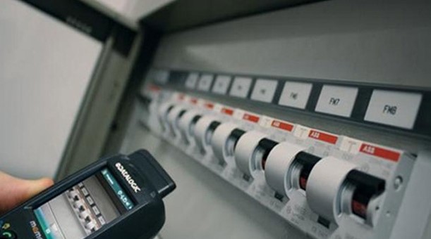 Erdeniz, değişikliklerin hayata geçmesiyle sektörde şeffaflık ve hesap verebilirliğin güçleneceğini ifade etti. Kaçak elektrik kullanımını azaltmaya yönelik önlemlerin piyasanın daha adil ve düzenli işlemesine katkı sağlayacağını belirtti.