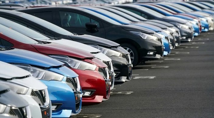 Platformlar, her takvim yılı içinde en az bir defa üyelik bilgilerini güncellemeli ve bu bilgilerin doğruluğunu kontrol etmelidir. Bu doğrulama işlemi, ilanların güvenilirliğini artırmak ve tüketiciyi korumak adına önemli bir adım olarak görülüyor. Aynı zamanda, ilan veren kişinin taşıtın sahibi olduğunu ya da ilanı veren kişinin araç sahibi tarafından yetkilendirildiğini doğrulamak da platformların sorumluluğu altında olacak.