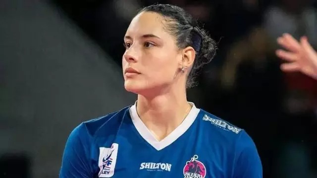ÜÇ HAFTA ÖNCE TRANSFER EDİLMİŞTİ
Pilar Marie Victoria Lopez, sadece üç hafta önce Nilüfer Belediyespor’a transfer edilmişti. Sağlık durumu hakkında herhangi bir sorunu olmadığı bilinen Lopez’in uyku ilacı kullandığı tespit edilmesi ise tartışmalara yol açtı. Henüz genç yaşta hayata veda eden Lopez’in ani ölümü, tüm voleybol camiasında derin bir üzüntü yarattı.
