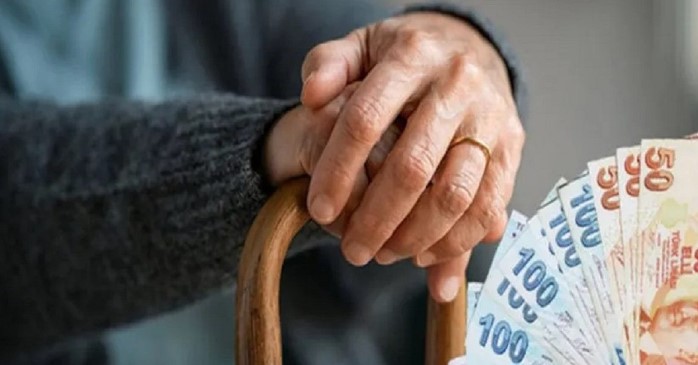 YENİ MAAŞ ZAMLARI BELİRLENDİ
Son dönemde emekli maaşlarıyla ilgili beklenen zam oranları netleşmeye başladı. SSK ve Bağ-Kur emeklilerine yüzde 24,73, memur emeklilerine ise yüzde 19,31 oranında maaş artışı yapıldığı bildiriliyor. Bu artışlarla birlikte en düşük emekli maaşının 12 bin TL'ye çıkarılması gündemde yer alıyor. Ancak bu zam oranları, emeklilerin yaşam standartlarını ne ölçüde iyileştirecek?
