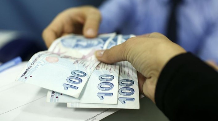 ASGARİ ÜCRETTE BEKLENEN ZAM ORANI
Karakaş’ın tahminlerine göre, Eylül ayına kadar asgari ücrete yapılacak olan ara zam, 3.500 TL civarında olacak ve toplamda asgari ücret 20 bin TL'nin üzerine çıkacak. Bu artış, çalışanların yaşam standartlarını yükseltecek ve ekonomik dengeleri olumlu yönde etkileyebilir.
