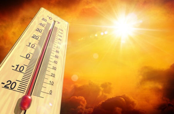 SICAKLIK DEĞERLERİ ÖNEMLİ ÖLÇÜDE YÜKSELECEK
Meteoroloji uzmanları, hafta sonu planı yapan vatandaşları dikkatli olmaları konusunda uyarıyor. Cuma günü itibariyle başlayacak olan sıcak hava dalgası, özellikle büyük şehirlerde hissedilir derecede olacak. İstanbul, Ankara ve İzmir gibi şehirlerde sıcaklıkların 36-40 derece aralığında seyredeceği belirtiliyor. Bu durum, dışarıda vakit geçirmeyi planlayanlar için önemli bir uyarı niteliğinde.
