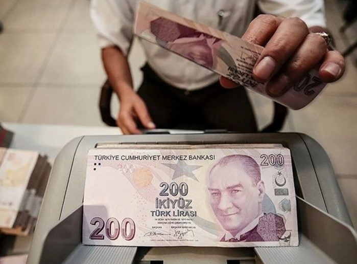 QNB FİNANSBANK’TAN CAZİP TEKLİF
QNB Finansbank da emeklilere sunduğu promosyonlarla öne çıkıyor. Promosyon ödemeleri, maaş tutarına göre şu şekilde belirleniyor:
•	0 – 9.999 TL arası maaş alanlar için 6.250 TL
•	10.000 – 14.999 TL arası maaş alanlar için 10.000 TL
•	15.000 – 19.999 TL arası maaş alanlar için 12.500 TL
•	20.000 TL ve üzeri maaş alanlar için 15.000 TL
