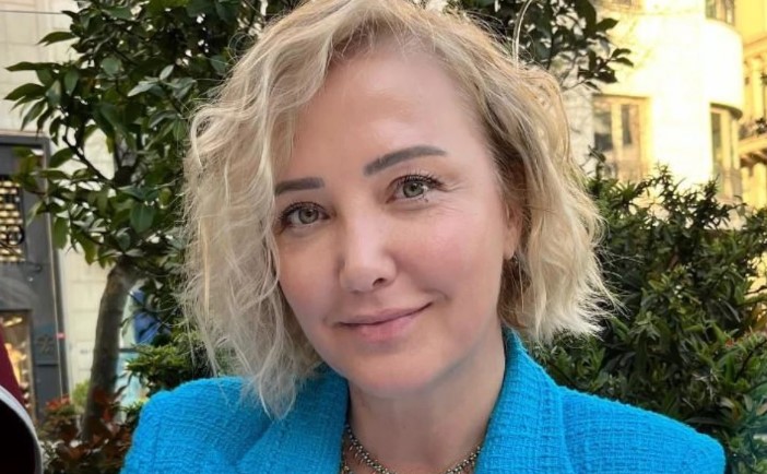 YASANIN KABULÜ VE SONRASI
Kamuoyunda “ötanazi” tartışmalarına neden olan yasa teklifi, Türkiye genelinde hayvanseverler tarafından protesto edildi. Yasanın, sokak hayvanlarının öldürülmesini yasal hale getirmesi, birçok hayvansever dernek ve aktivist tarafından sert bir şekilde eleştirildi. Yasanın uygulanmaya başlamasıyla birlikte sokak köpekleri için öngörülen prosedürler ve uygulamalar merakla bekleniyor.

