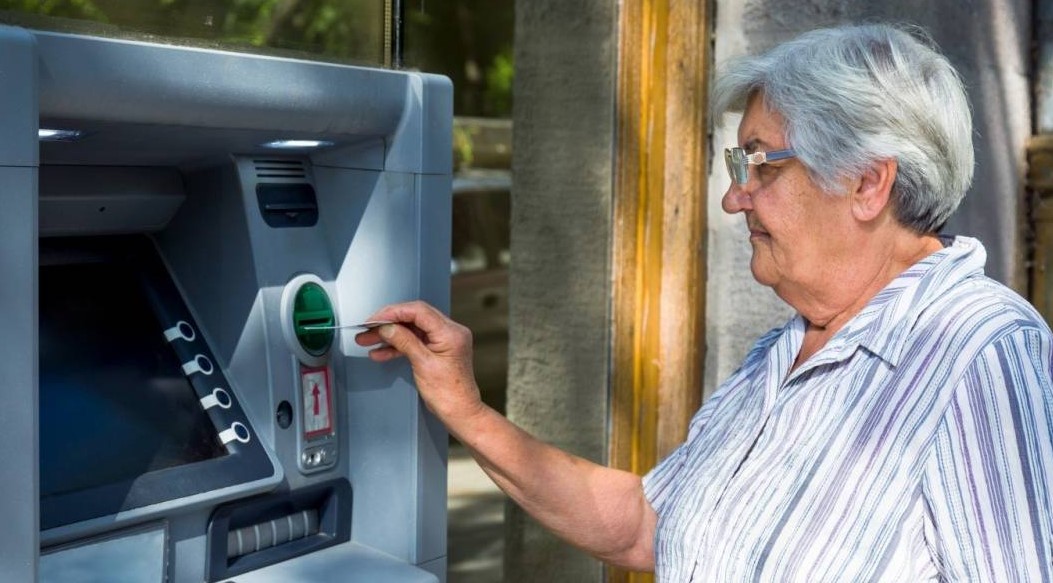 BAŞVURU SÜRECİ VE DETAYLARI
SGK'nın açıklamasına göre, belirlenen promosyon tutarları asgari seviyede olup, bankalar kendi politikaları doğrultusunda bu miktarları artırabilecekler. Ayrıca, diğer bankalarla ilgili çalışmaların sonuçları da ilerleyen dönemlerde kamuoyu ile paylaşılacak.
