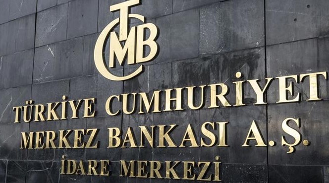 MORGAN STANLEY: 2024'TE FAİZLER DEĞİŞMEYECEK
Morgan Stanley, temmuz enflasyonunda baz etkileri nedeniyle keskin bir düşüş olmasına rağmen, çekirdek enflasyon eğilimi, yönetilen fiyat artışları ve güçlü hizmet enflasyonu nedeniyle 2024 sonu enflasyon tahminini yüzde 42,4 seviyesinde tuttu. Banka, yılın geri kalanında faizlerin değişmeyeceğini ve ilk faiz indiriminin Şubat 2024'te yapılmasını beklediğini belirtti.
