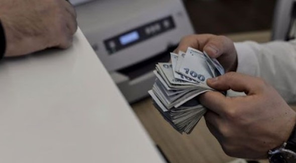 200 BİN TL İHTİYAÇ KREDİSİNİN GERİ ÖDEMESİ NASIL OLUR?
200 bin TL tutarında bir ihtiyaç kredisi almak isteyenler için bankaların sunduğu faiz oranları ve geri ödeme planları büyük önem taşıyor. 12 ay vadeli kredilerde önde gelen bankaların faiz oranları şu şekilde:
•	Enpara: %4,54
•	İş Bankası: %4,55
•	QNB Finansbank: %4,59
•	Garanti BBVA: %4,69
•	Denizbank: %4,89
