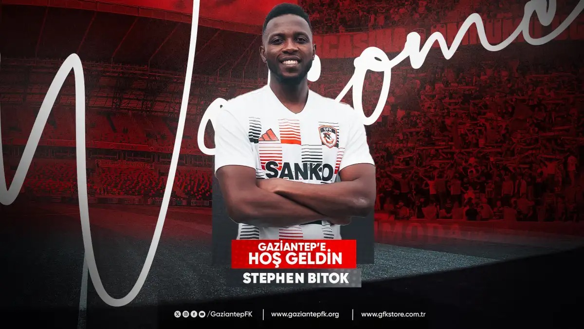 STEPHEN BİTOK, GAZİANTEP FK'DA
Gaziantep Futbol Kulübü, son olarak Diosgyor forması giyen Nijeryalı sol bek Godfrey Stephen Bitok ile 2 yıllık sözleşme imzaladı. Gaziantep Futbol Kulübü, son olarak Macaristan'ın Diosgyor takımında forma giyen Nijeryalı 23 yaşındaki sol bek Stephen Bitok ile 2 yıllık sözleşme imzaladı. Yeni transfer Bitok, Kulüp Başkanı Memik Yılmaz'ın da katıldığı imza töreniyle resmi sözleşmeye imza attı. Nijerya'nın Jos kentinde dünyaya gelen Stephen, futbola ülkesi takımlarından Gee-Lec takımında başladı. 2020 yılında Isloch'a transfer olan Stephan, 2021 yılında Jagiellonia'ya, 2022 yılında ise Dinamo Tbilisi'ye transfer oldu. Bitok, son olarak 2023 yılında Diosgyor formasını terletti. 1.85 cm boyundaki genç sol bek, güçlü fiziği, hızı ve hücumdaki skor katkılarıyla öne çıkıyor. Kariyerinde toplam 133 resmi karşılaşmaya çıkan Bitok, 9 gol atıp 19 da asist yapma başarısı gösterdi.
