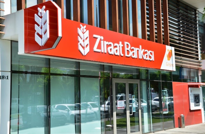 BANKKART'TAN EMEKLİLERE ÖZEL FIRSATLAR
Bankkart, emekli müşterilerine yönelik hazırladığı bu kampanya ile, alışverişlerinde ek kazanç elde etme şansı sunuyor. 1-31 Ağustos 2024 tarihleri arasında geçerli olan kampanyada, Bankkart kullanıcıları belirli koşulları yerine getirdiklerinde 1.500 TL'ye varan Bankkart Lira kazanabilecekler. Kampanyaya katılmak isteyen emekliler, Bankkart Mobil uygulaması, bankkart.com.tr üzerinden ya da M1500 yazarak 4757'ye SMS göndererek başvurularını tamamlayabilecekler.
