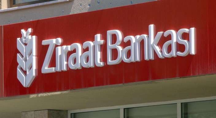 EMEKLİLER İÇİN KAÇIRILMAYACAK BİR FIRSAT
Bankkart’ın emeklilere sunduğu 1.500 TL’lik bu destek, alışverişlerinde ek kazanç sağlamak isteyen emekliler için büyük bir fırsat. Kampanya süresi boyunca emeklilerin kazandıkları Bankkart Liralar ile alışverişlerinde avantaj elde etmeleri mümkün olacak. Bu kampanyadan yararlanmak isteyenlerin, belirtilen tarihler arasında başvurularını yapmaları ve kampanya koşullarını dikkatlice incelemeleri öneriliyor.
