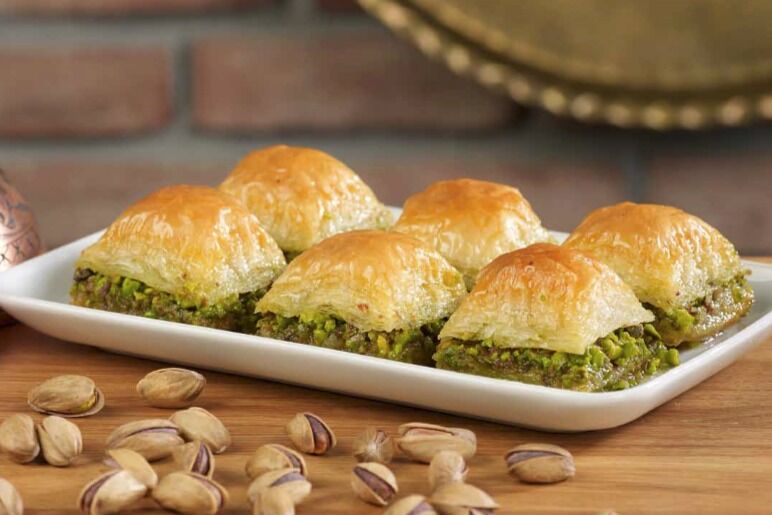 Amerikan aksanıyla Gaziantep baklavasını anlattı, sosyal medyayı salladı!